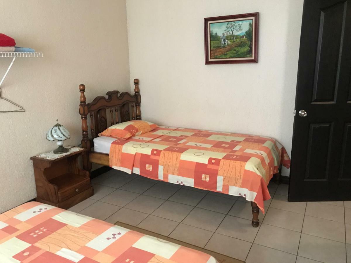 Casa Del Suizo Bed & Breakfast Desamparados  Dış mekan fotoğraf