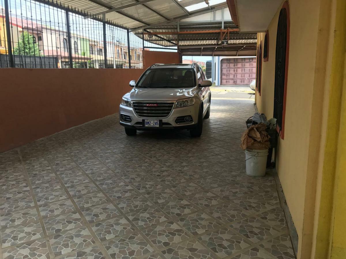 Casa Del Suizo Bed & Breakfast Desamparados  Dış mekan fotoğraf