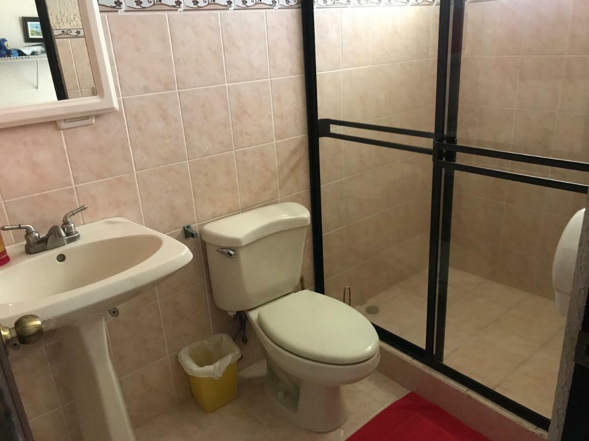Casa Del Suizo Bed & Breakfast Desamparados  Dış mekan fotoğraf