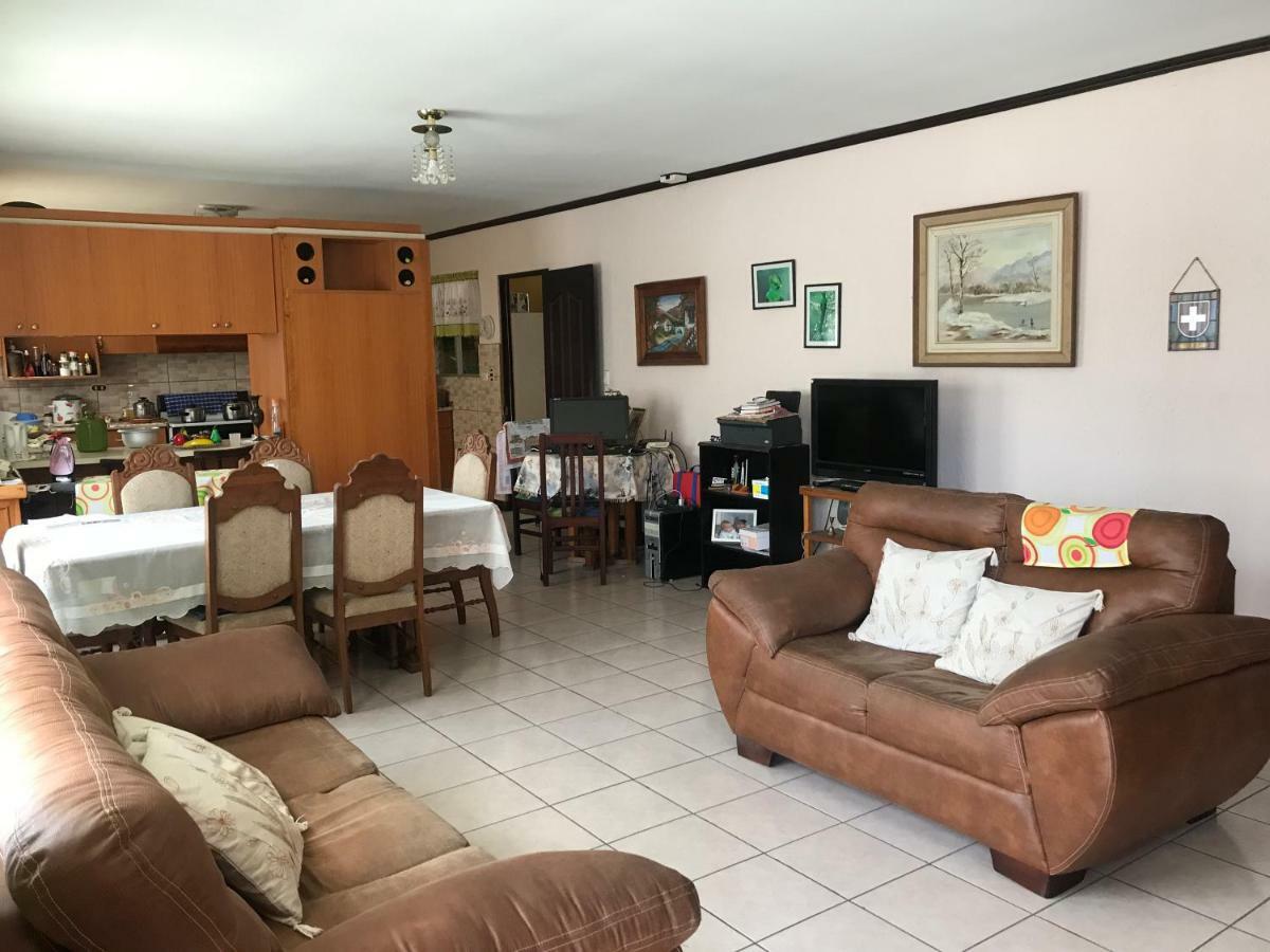 Casa Del Suizo Bed & Breakfast Desamparados  Dış mekan fotoğraf