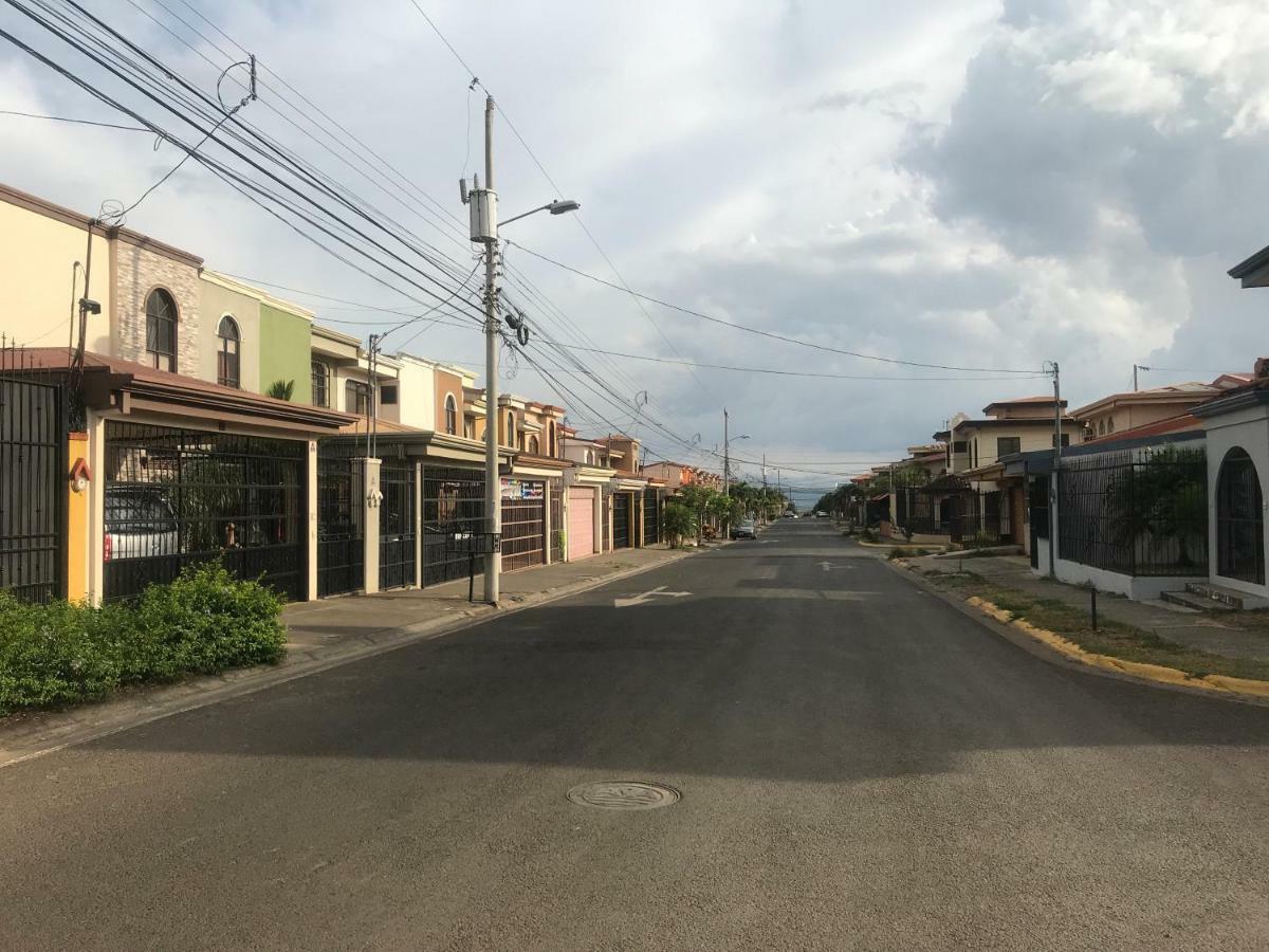 Casa Del Suizo Bed & Breakfast Desamparados  Dış mekan fotoğraf